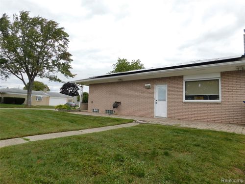 30324 Glenwood Cir, Warren, MI, 48088-3317 | Card Image