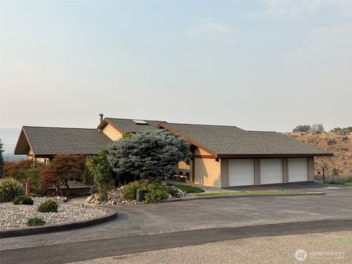 522 Hillcrest Circle Dr, Omak, WA, 98841-9518 | Card Image