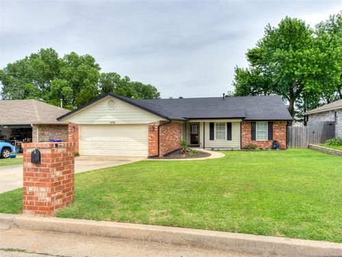 1408 Nottoway Dr, Midwest City, OK, 73130-6138 | Card Image