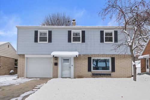 555 N 105th Street, Wauwatosa, WI, 53226 | Card Image