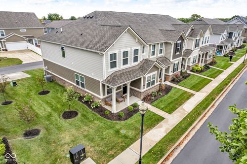 7215 Governors Row, Avon, IN, 46123-9315 | Card Image
