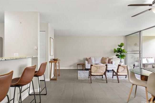 Living Area & Breakfast Bar | Image 21