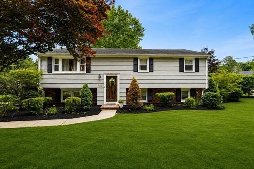 563 Summer St, East Bridgewater, MA, 02333-1019 | Card Image