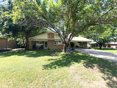 725 E 6th St, Baird, TX, 79504-4011 | Card Image