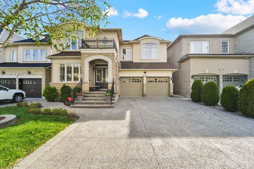 8 Eaglelanding Dr, Brampton, ON, L6P2T7 | Card Image