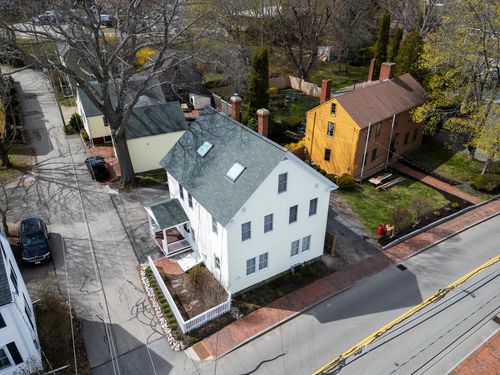 19 Blossom St, Portsmouth, NH, 03801-4519 | Card Image