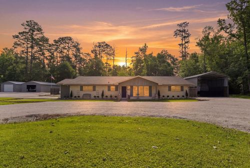 805 Gentry Dr, Silsbee, TX, 77656-6103 | Card Image