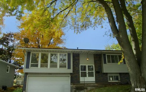 1118 N 13th St, Clinton, IA, 52732-3323 | Card Image