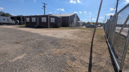 3-2940 S Ww White Rd, San Antonio, TX, 78222-2851 | Card Image