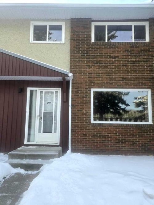 29-441 Switzer Dr, Hinton, AB, T7V1Z7 | Card Image