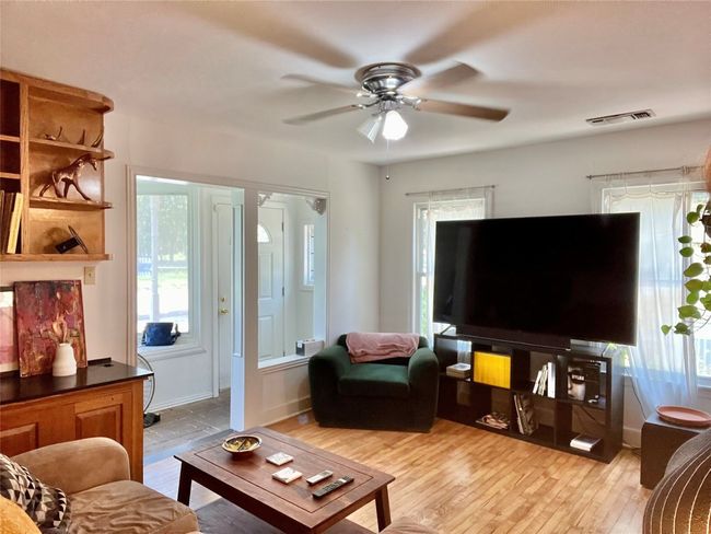 904 E 53 Rd 1/2 St, House other with 2 bedrooms, 2 bathrooms and 4 parking in Austin TX | Image 7
