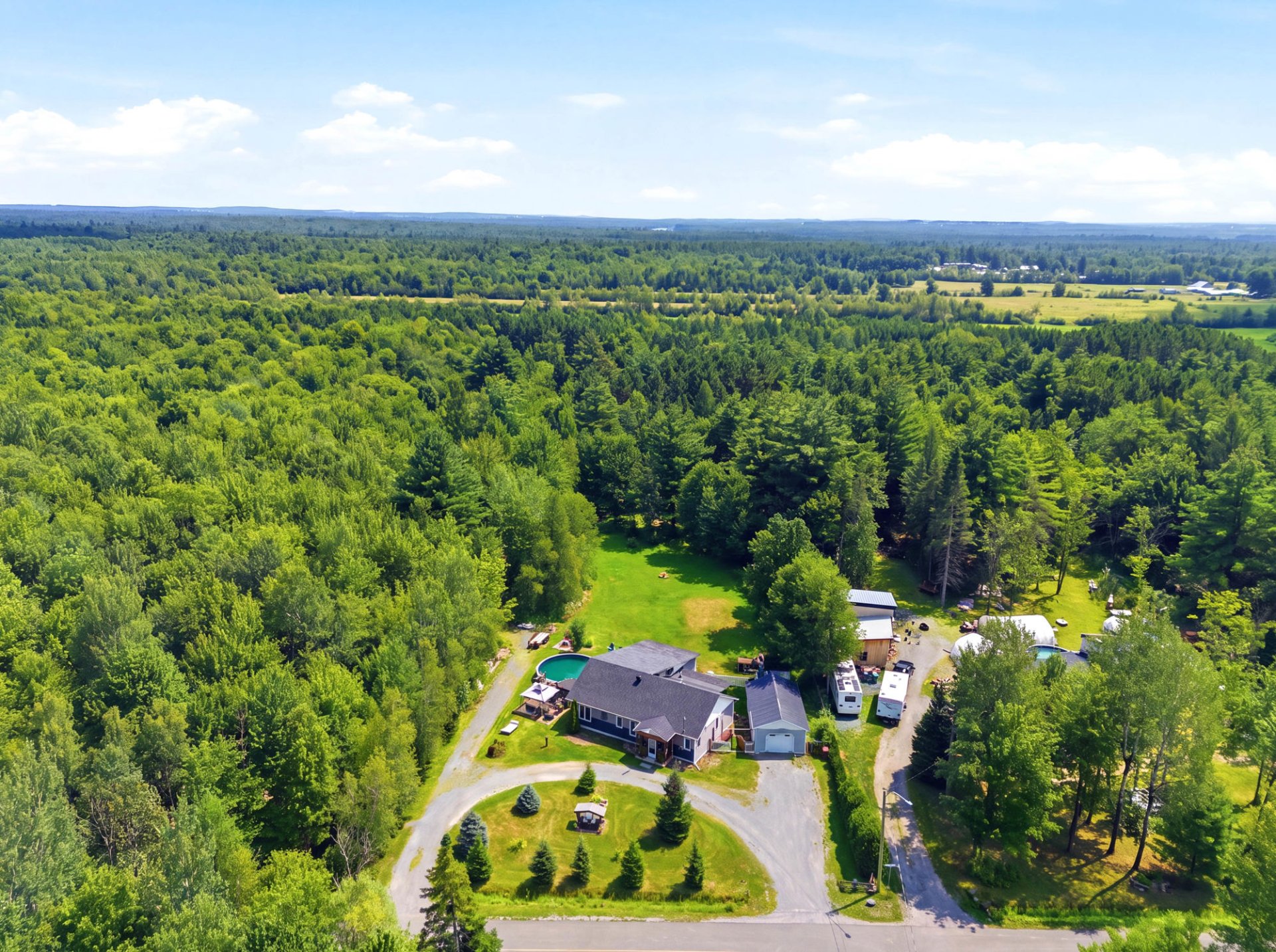 Residential in Saint-Théodore-d'Acton 2