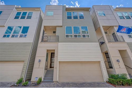 951 W 17th St, Houston, TX, 77008-3433 | Card Image