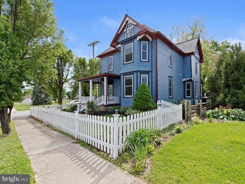 24 S Main St, STEWARTSTOWN, PA, 17363-4066 | Card Image