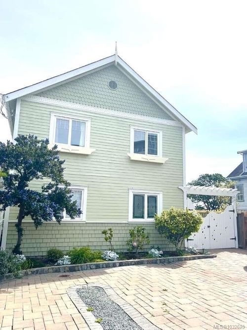 485 Head St, Esquimalt, BC, V9A5S1 | Card Image