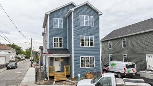 84 Coggeshall St, Providence, RI, 02908-2538 | Card Image