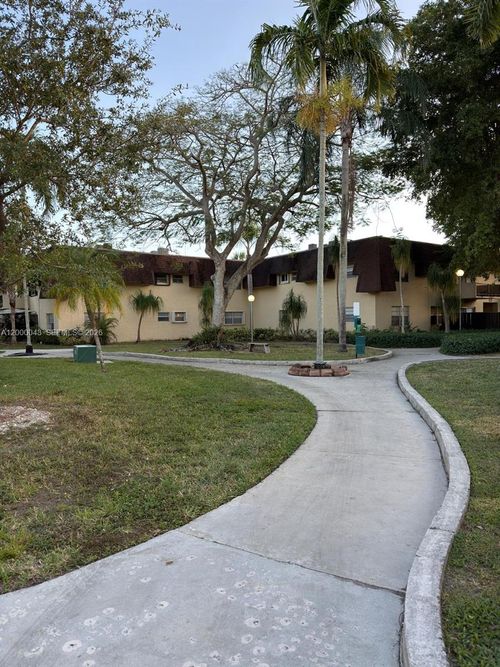 3-9108 Sw 137th Ter, Miami, FL, 33176-6880 | Card Image
