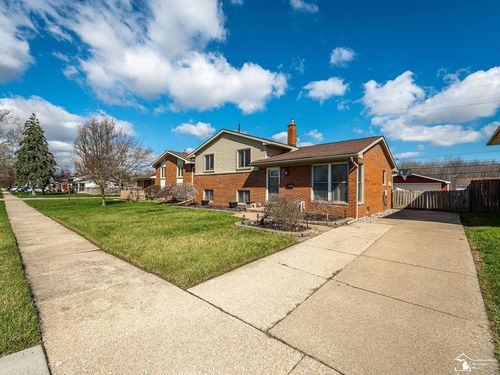 22244 Candace Dr, Rockwood, MI, 48173-1078 | Card Image