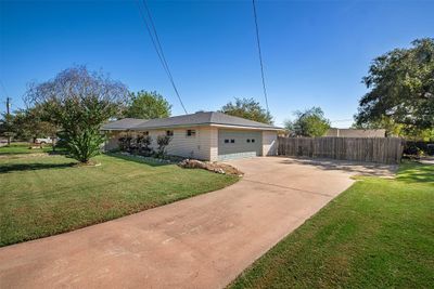 272 Woodland Avenue, House other with 2 bedrooms, 2 bathrooms and 2 parking in Giddings TX | Image 3