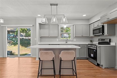 7401 N Central St, Kansas City, MO, 64118-1616 | Card Image