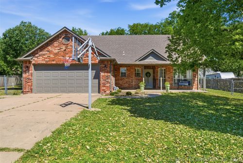 8137 Misty Morning Pl, Claremore, OK, 74019-2562 | Card Image