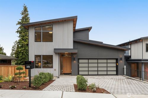 6038 50th Ave Ne, Seattle, WA, 98115-7704 | Card Image
