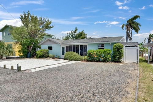 832 Seabreeze Dr, RUSKIN, FL, 33570-2803 | Card Image