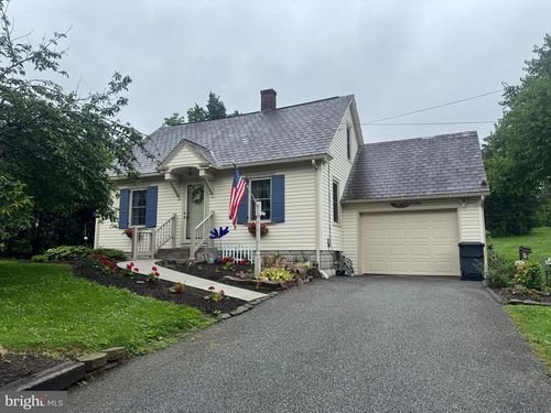 18 Benedict Rd, Lancaster, PA, 17603-9557 | Card Image