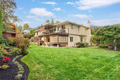5179 Del Monte Ave, Victoria, BC, V8Y1X3 | Card Image