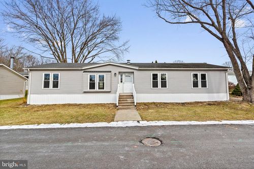 921 Lakeview Dr, GREEN LANE, PA, 18054-2031 | Card Image