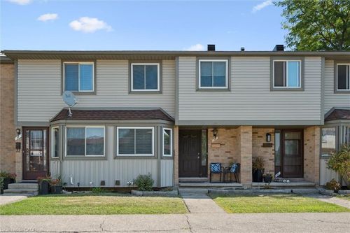 42-700 Erinbrook Dr, Kitchener, ON, N2E2S7 | Card Image