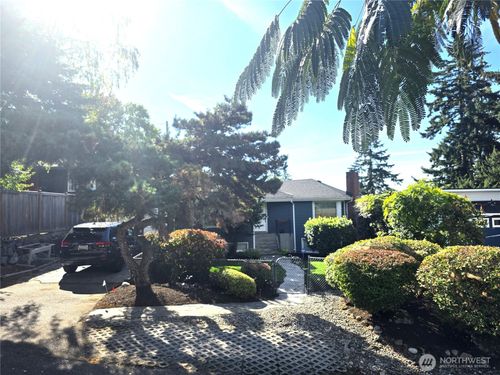 2569 Ne 85th Street, Seattle, WA, 98115 | Card Image