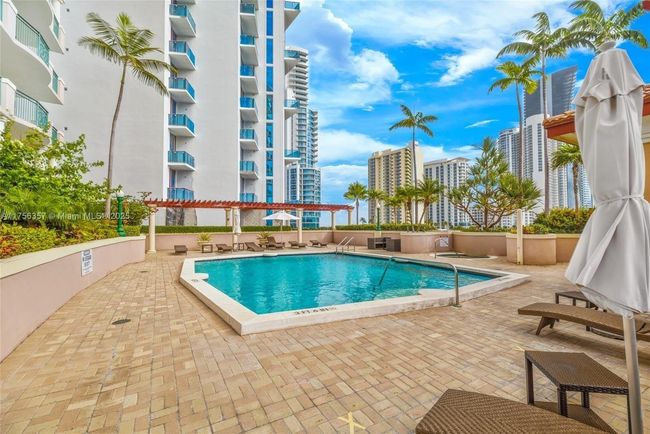 APT-606 - 17555 Atlantic Blvd, Condo with 2 bedrooms, 2 bathrooms and null parking in Sunny Isles Beach FL | Image 21