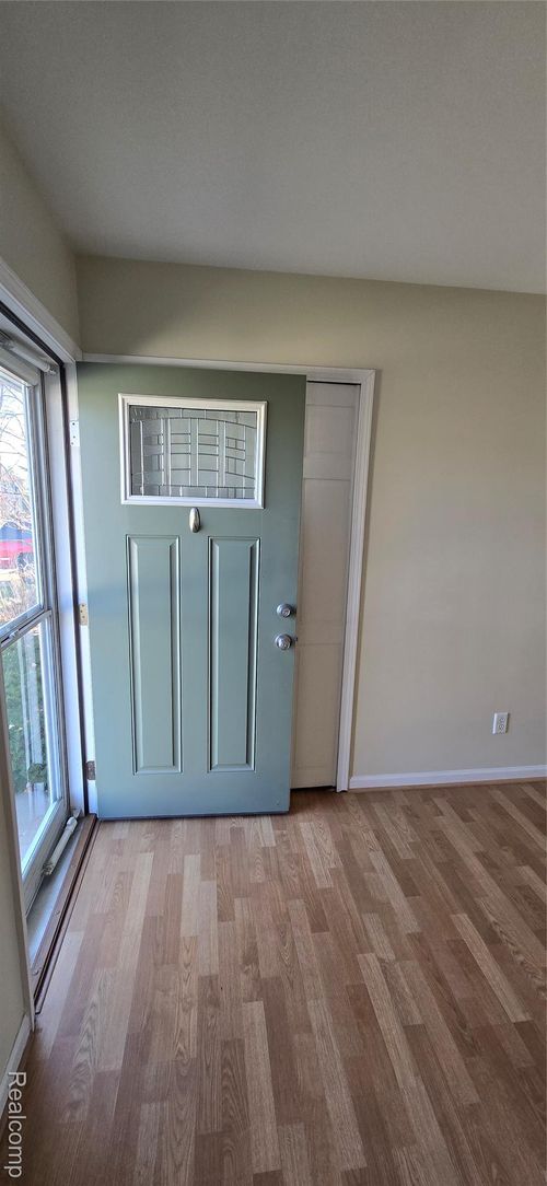 301 Winchester St, South Lyon, MI, 48178-2046 | Card Image