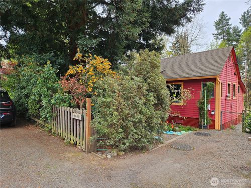 9345 Ne Seaview Ave, Indianola, WA, 98342 | Card Image