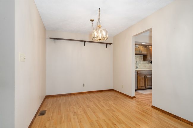 D1 - 201 Carol Ct, Condo with 2 bedrooms, 2 bathrooms and 1 parking in Pontiac IL | Image 5