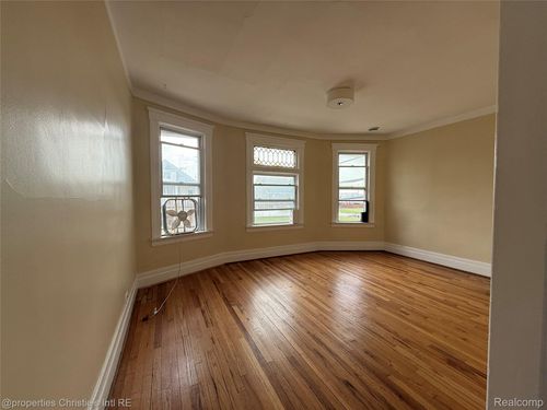 2223 Faber St, Hamtramck, MI, 48212-3601 | Card Image