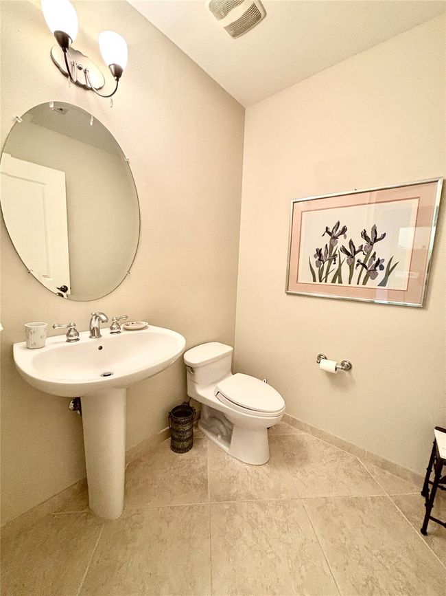 Half Bathroom | Image 18