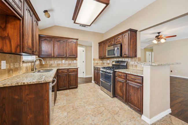 10920 Castle Dr, House other with 3 bedrooms, 2 bathrooms and null parking in Frisco TX | Image 10