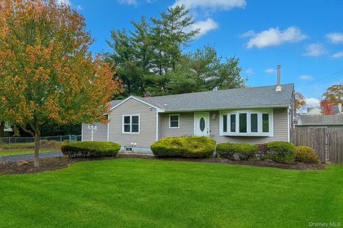 25 Woodland Rd, Centereach, NY, 11720-4031 | Card Image
