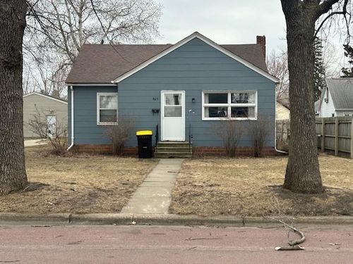 823 Columbus Ave, Westbrook, MN, 56183-9613 | Card Image