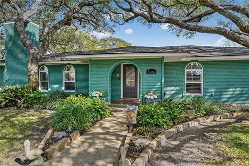 1106 S Paisano Dr, Rockport, TX, 78382-3220 | Card Image