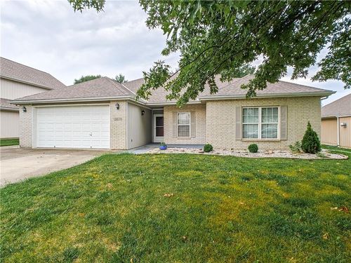 2425 Ne Old Paint Rd, Lee's Summit, MO, 64086-7035 | Card Image
