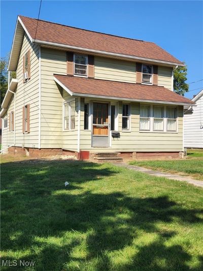 View of front of property with a front lawn | Image 1