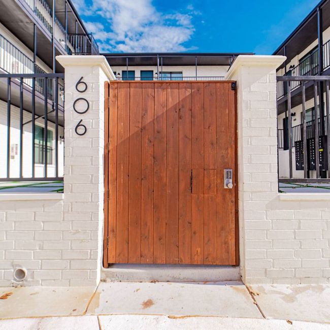 View of gate | Image 13