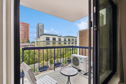 503-2100 3rd Ave, Seattle, WA, 98121-2386 | Card Image