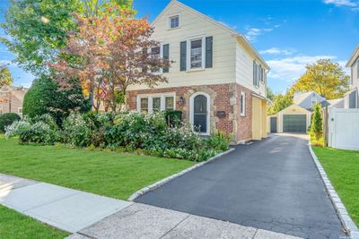 45 Woodbury Way, House other with 3 bedrooms, 2 bathrooms and null parking in Syosset NY | Image 1