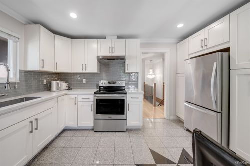 7531 Oak St, Vancouver, BC, V6P4A4 | Card Image