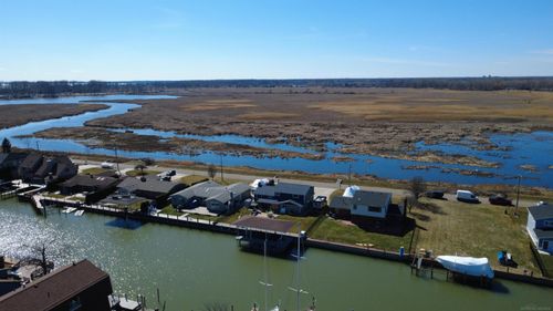 39228 Venetian Dr, Harrison Township, MI, 48045-5714 | Card Image