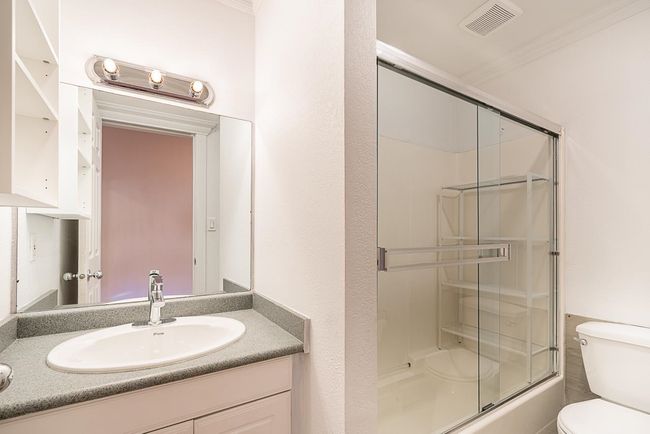 Bathroom with vanity, enclosed tub / shower combo, and ornamental molding | Image 18